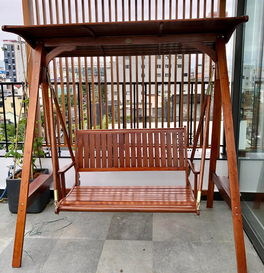 Ghế xích đu gỗ đẹp sân vườn ngoài trời